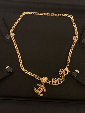 Absolutely stunning fashionable , collectible Chanel authentic golden necklace